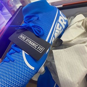 soccer shoes NEVER USED.